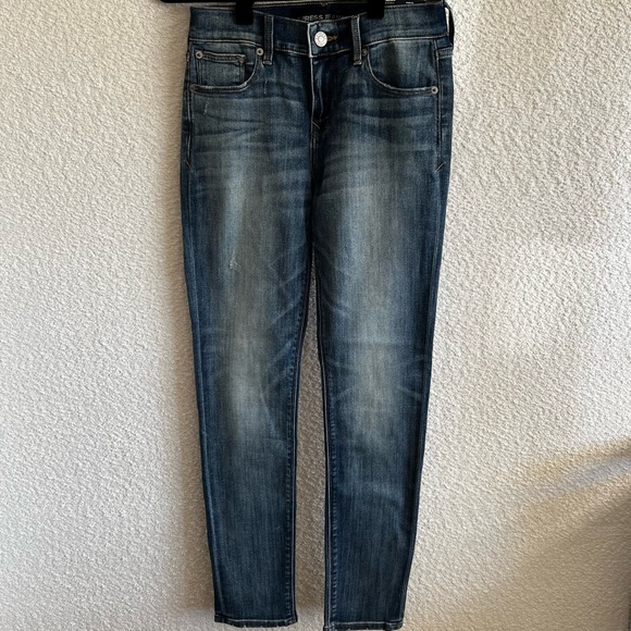 Express Women’s NWT Super‎ Skinny Mid Rise Stretch Jeans Size 2R